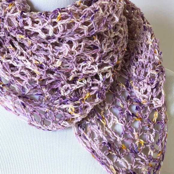 Hand crocheted triangle shawl, lacy shawl, purple - Picture 2 of 5